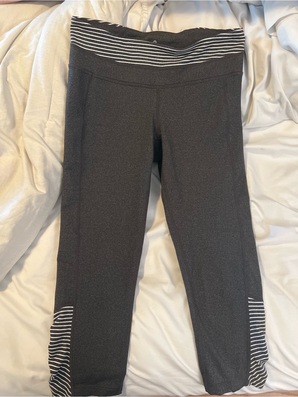 #290 Athleta Striped Waist Cropped Leggings Gray Black White Size Small EUC